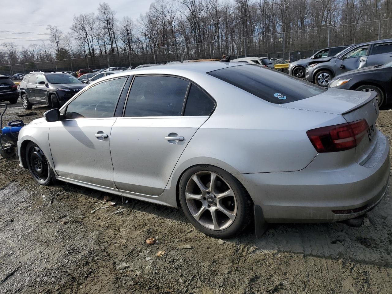 2016 Volkswagen Jetta - Image 2