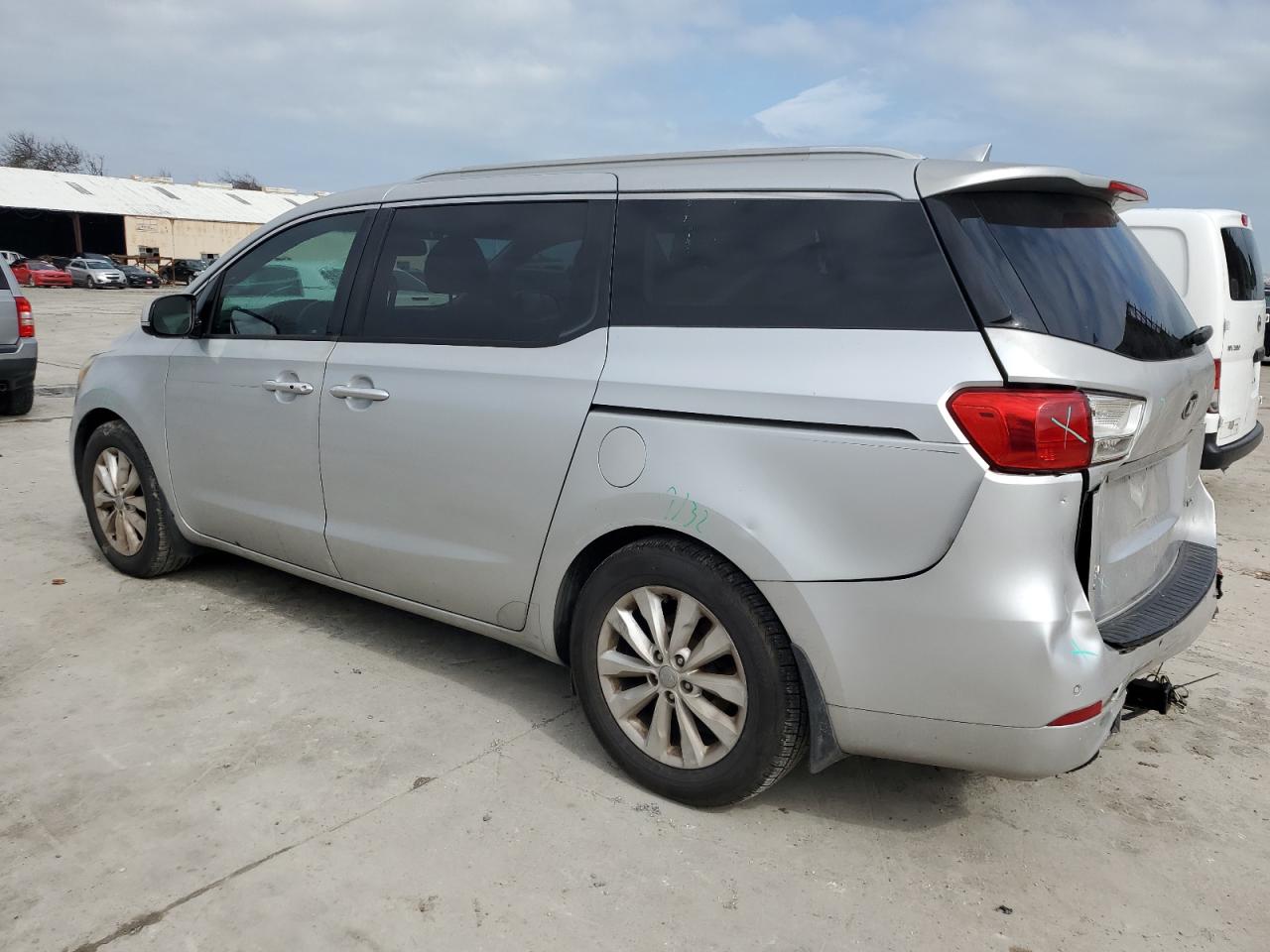2015 Kia Sedona - Image 2