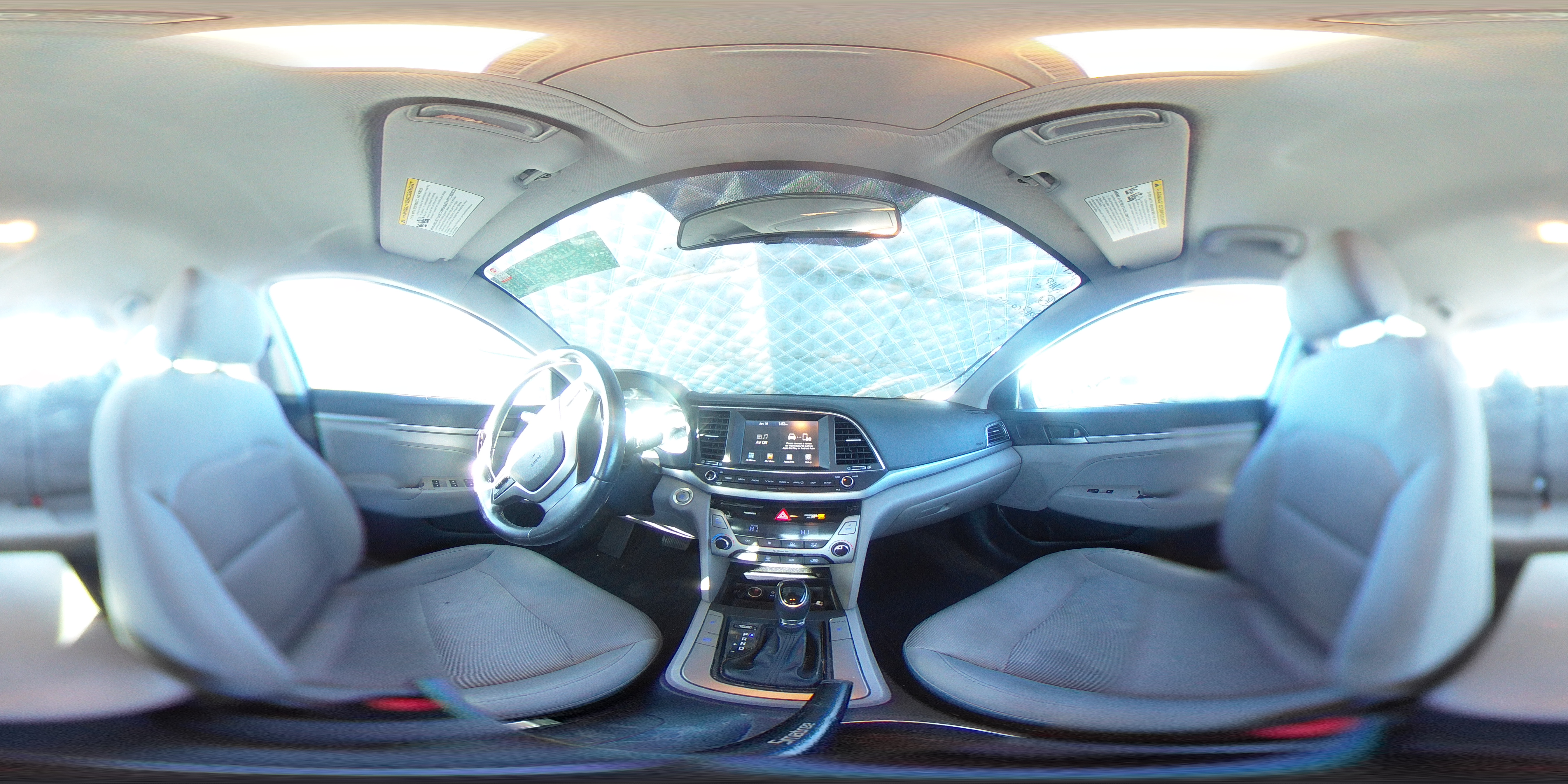 2017 Hyundai Elantra - Image 13