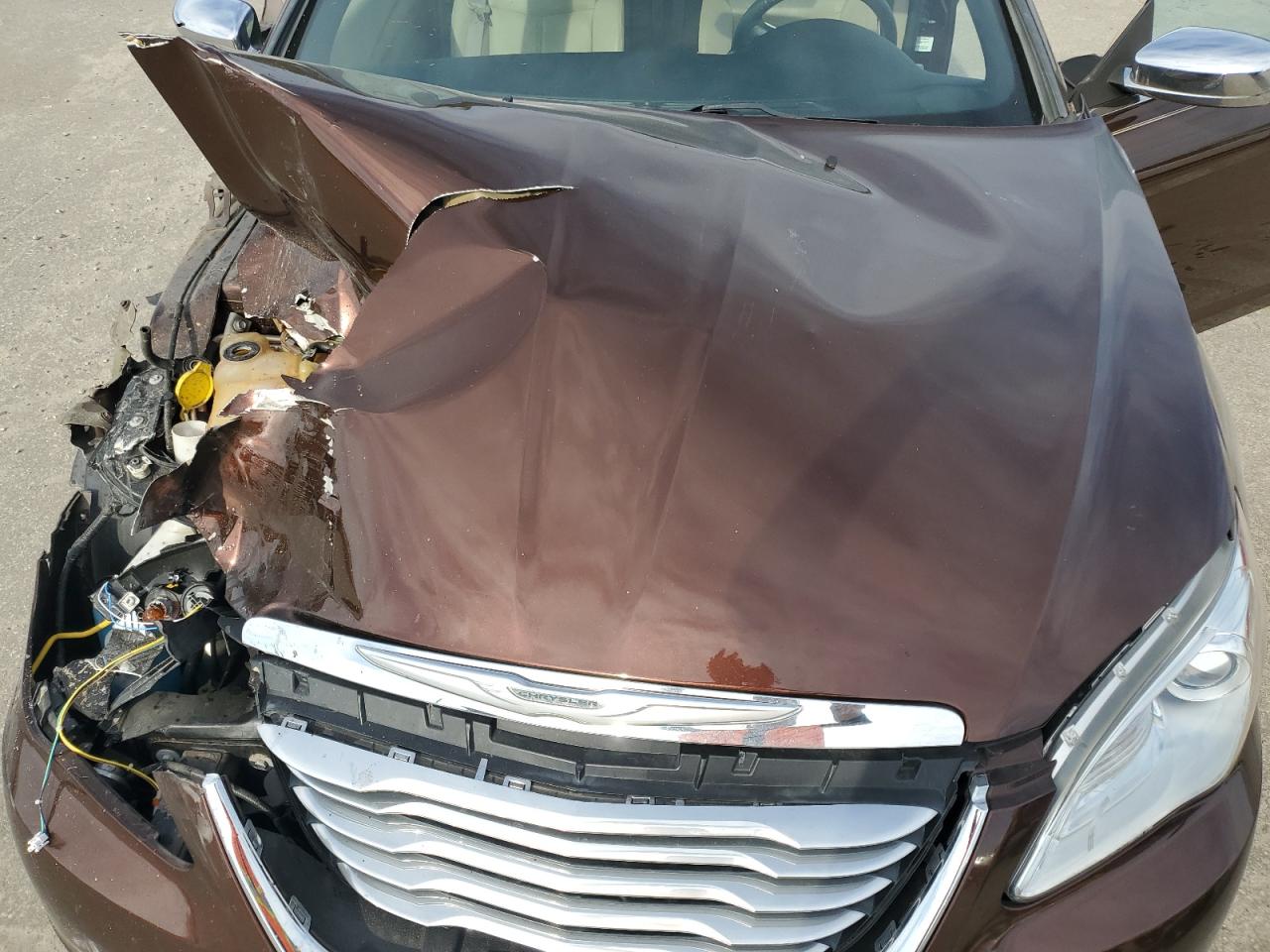 2013 Chrysler 200 - Image 11