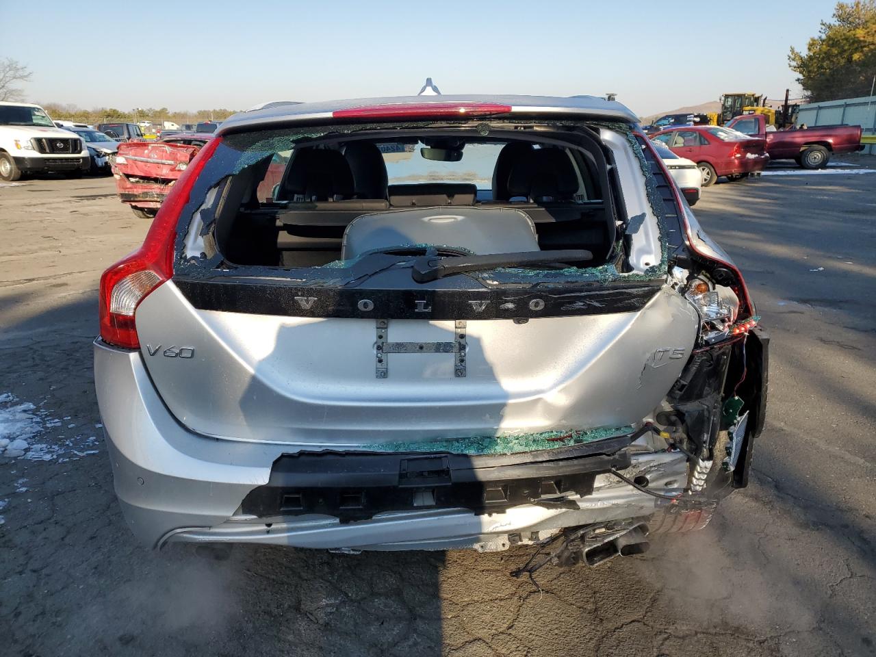 2015 Volvo V60 - Image 6