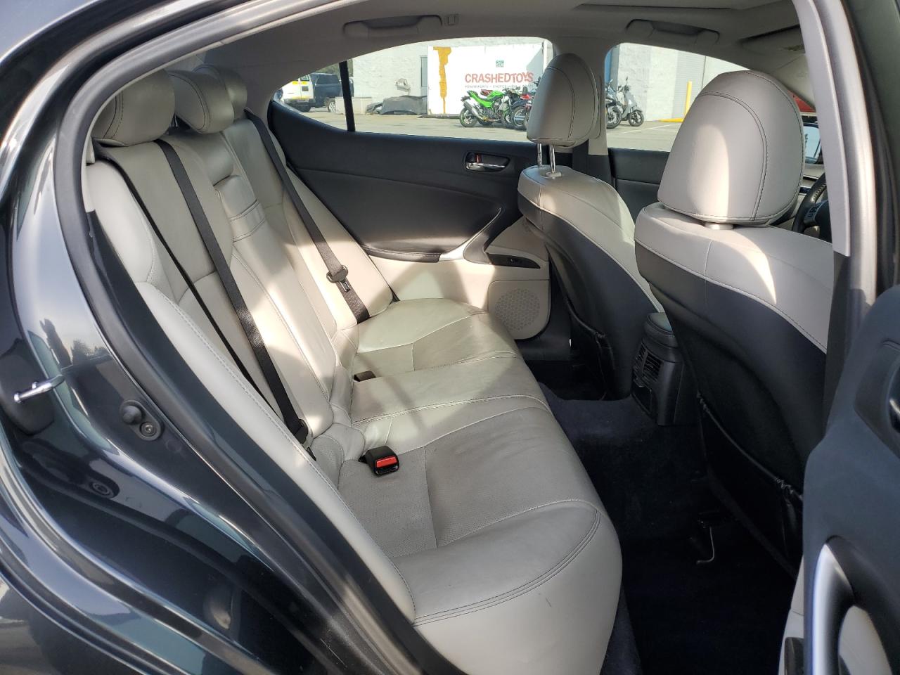 2011 Lexus IS - Image 11