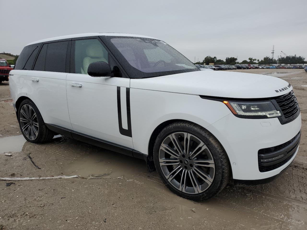 2023 Land Rover Range Rover - Image 4