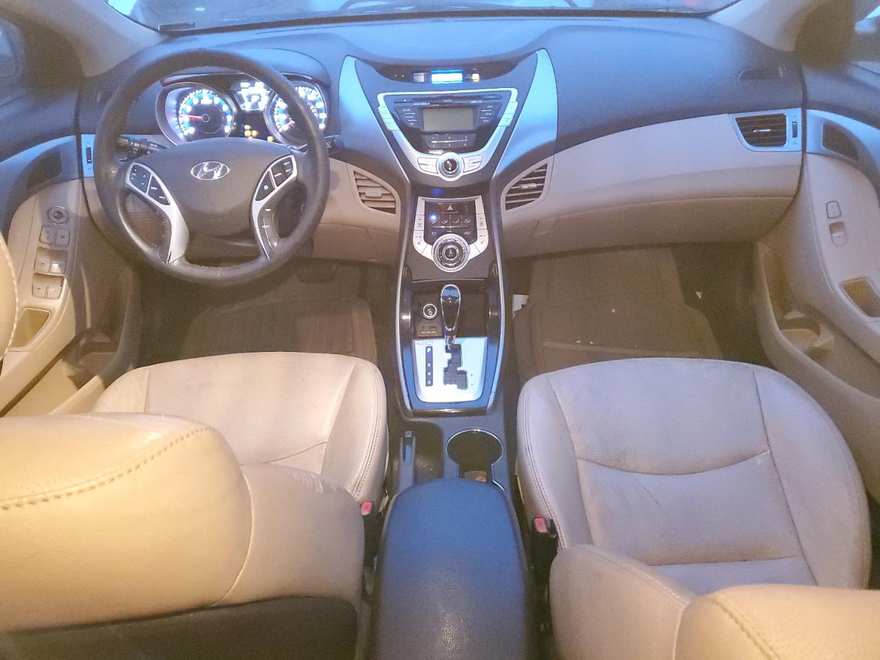 2012 Hyundai Elantra - Image 8