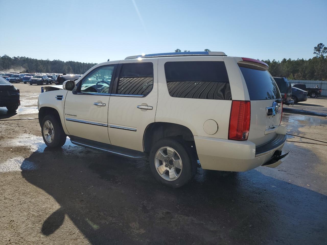 2008 Cadillac Escalade - Image 2