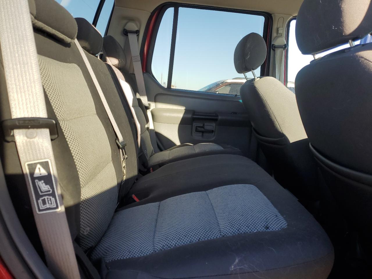 2004 Ford Explorer - Image 10