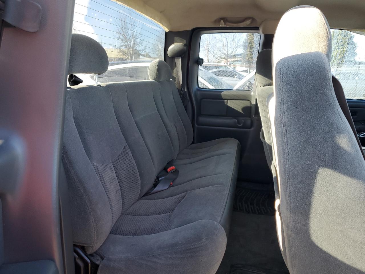 2004 Chevrolet Silverado - Image 10