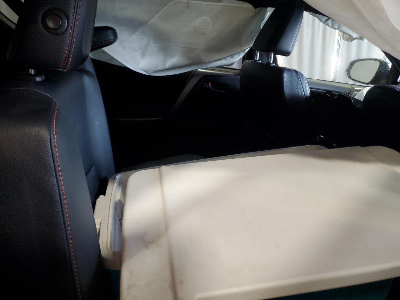 2018 Toyota RAV 4 - Image 11