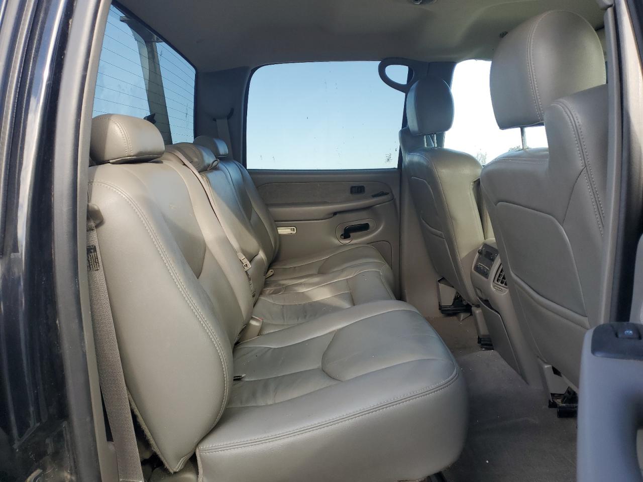 2003 Chevrolet Silverado - Image 10