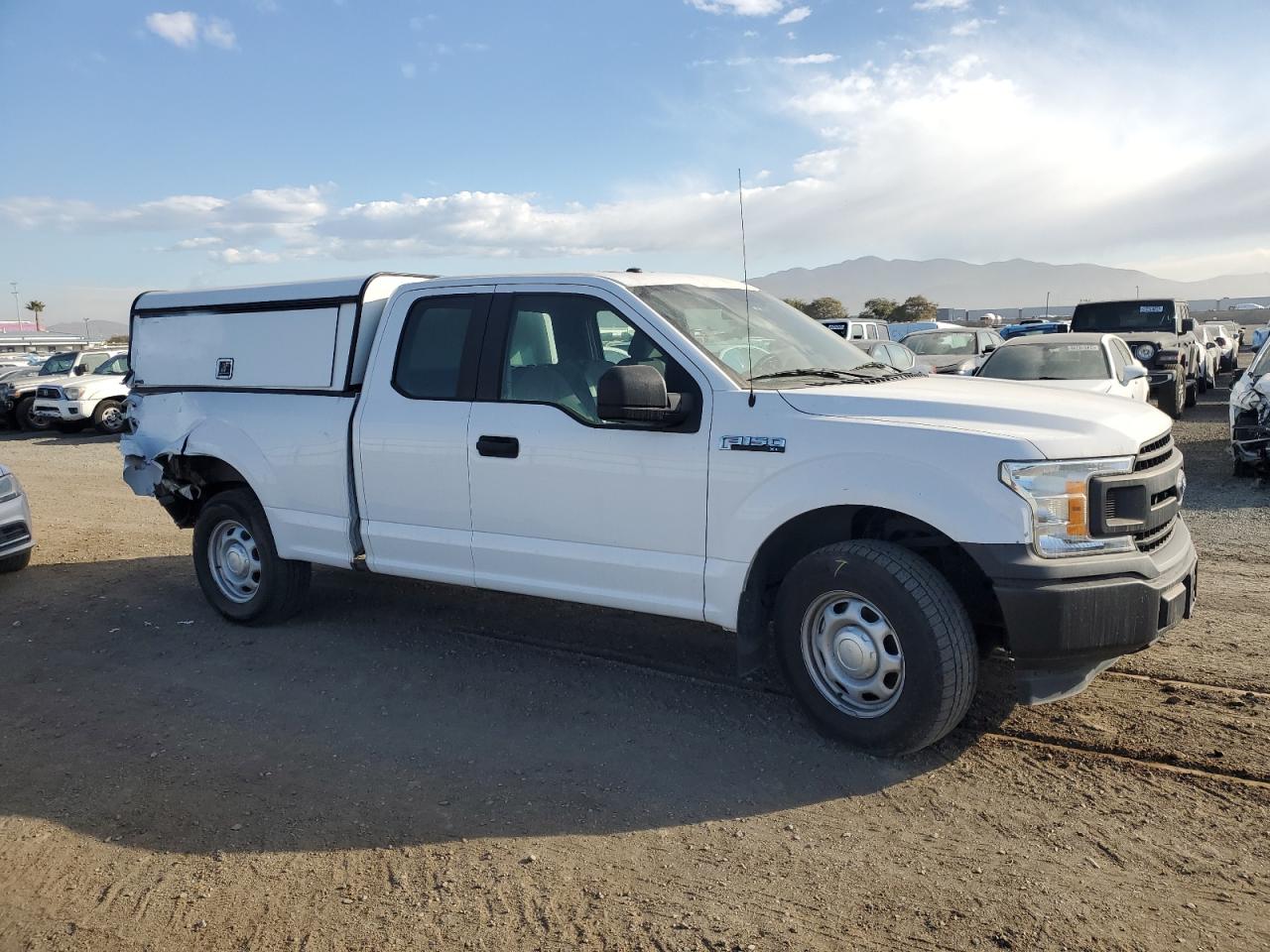 VIN 1FTEX1CB2JKE82092 2018 FORD F-150 no.4