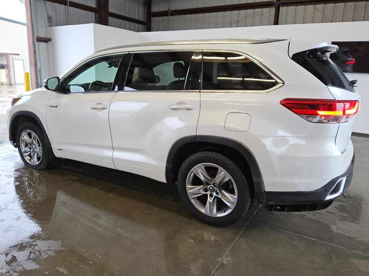 2018 Toyota Highlander - Image 2