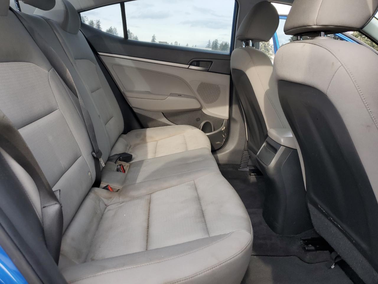 2017 Hyundai Elantra - Image 10