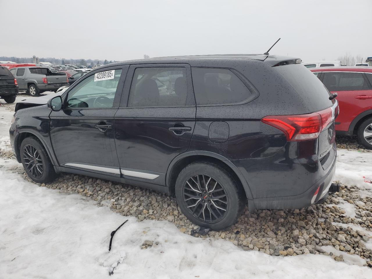 2016 Mitsubishi Outlander - Image 2