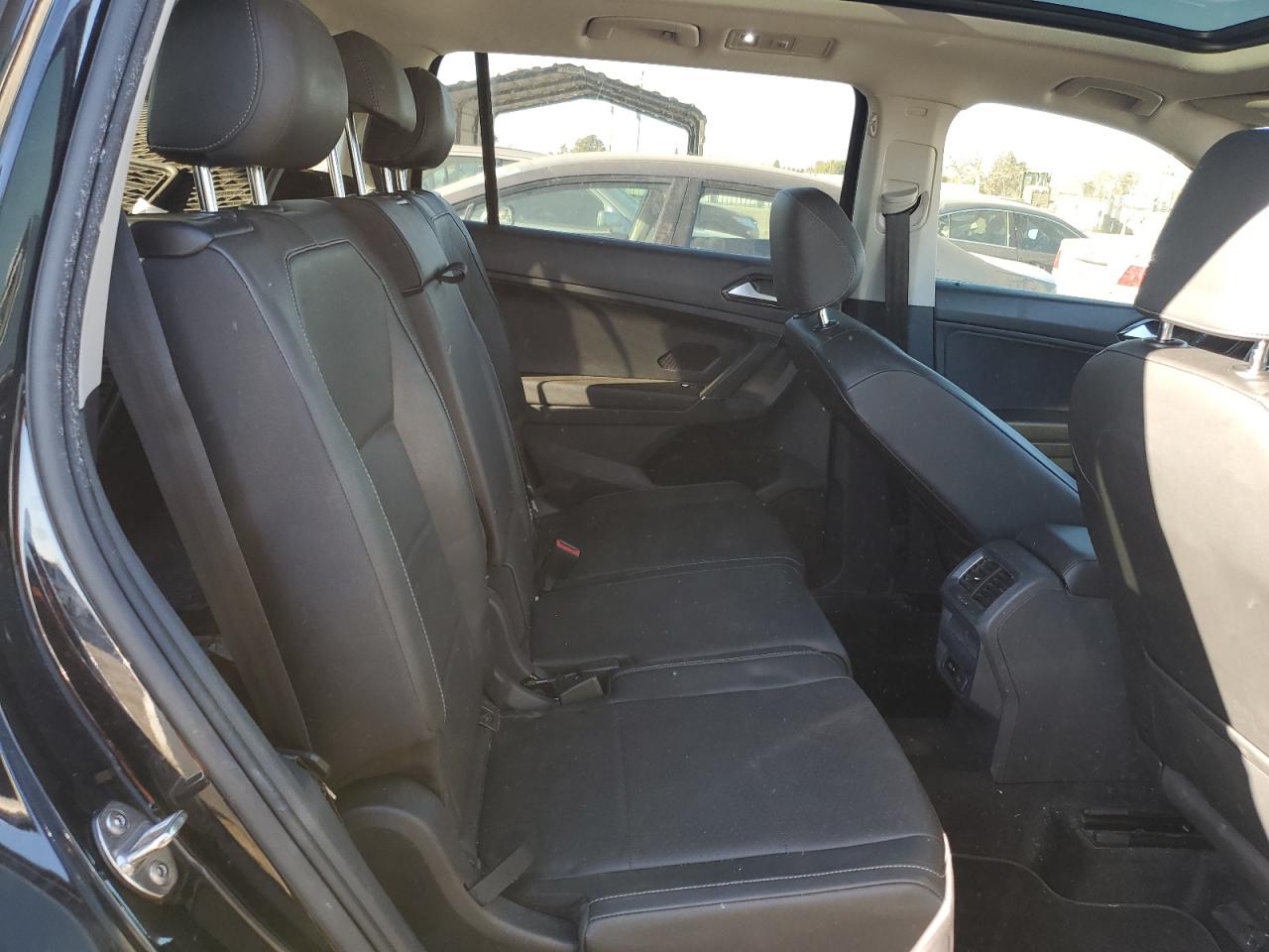 2018 Volkswagen Tiguan - Image 11