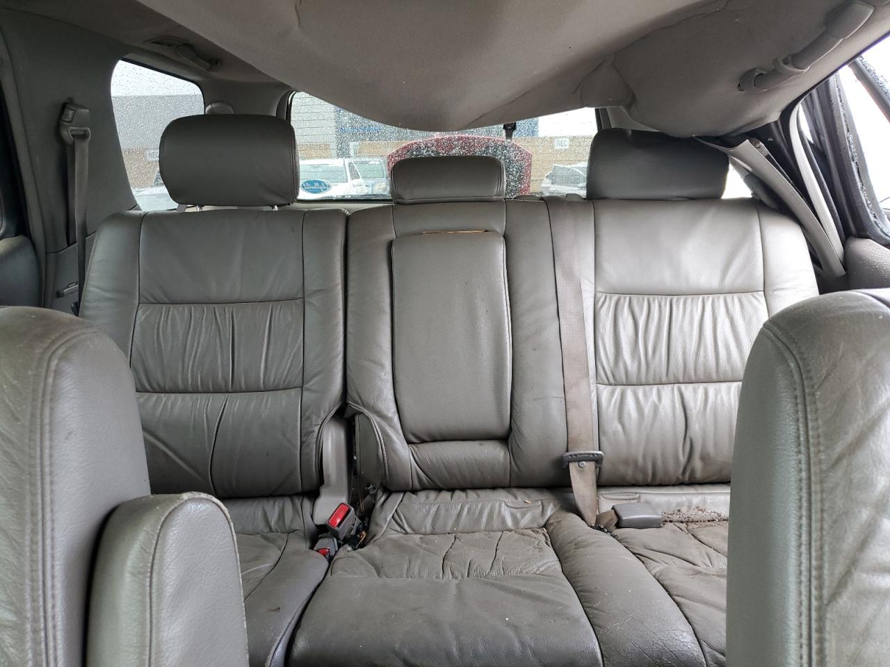 2003 Toyota Sequoia - Image 10