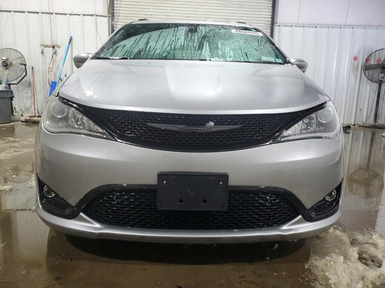 2018 Chrysler Pacifica - Image 5