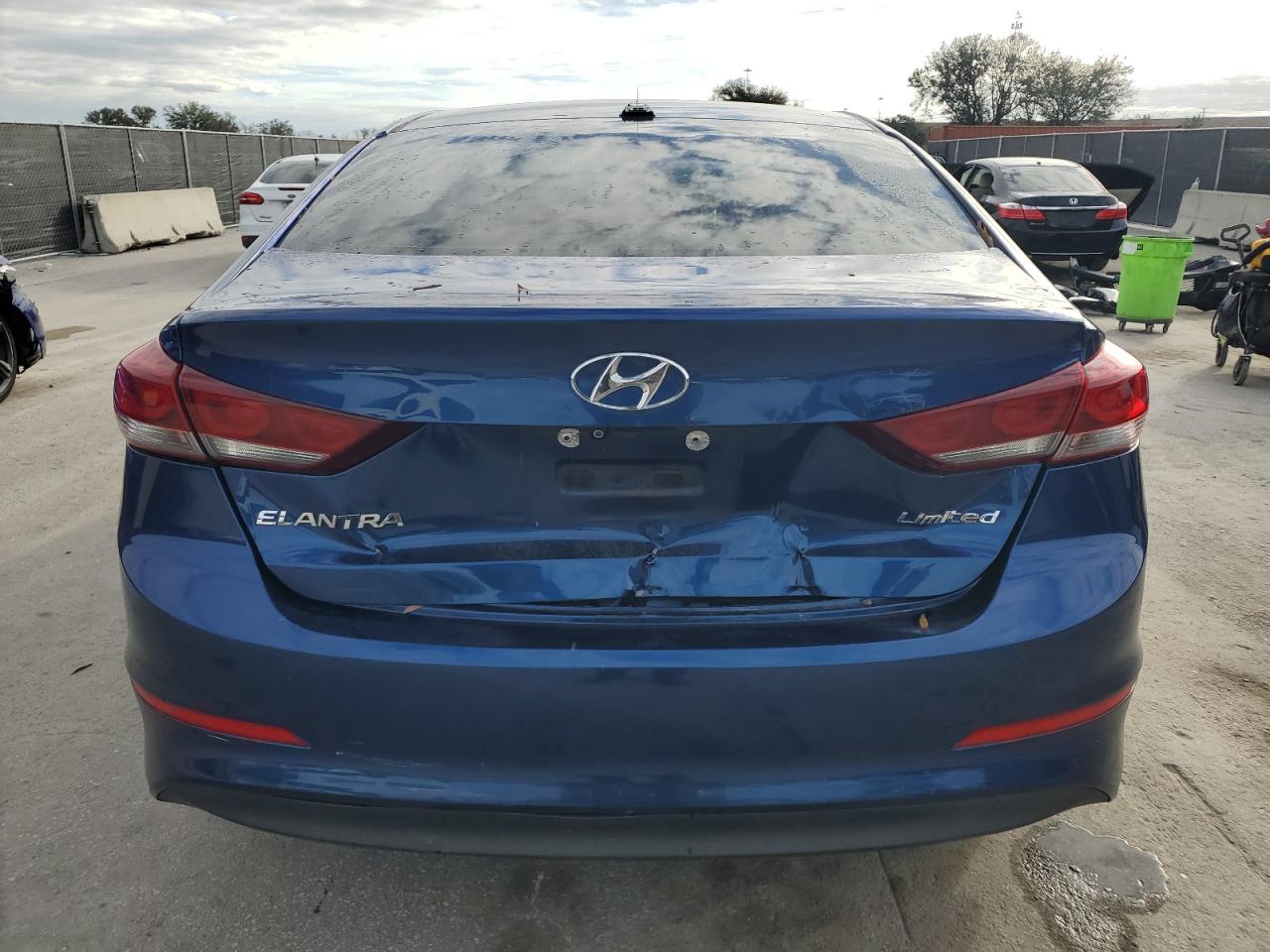 2017 Hyundai Elantra - Image 6