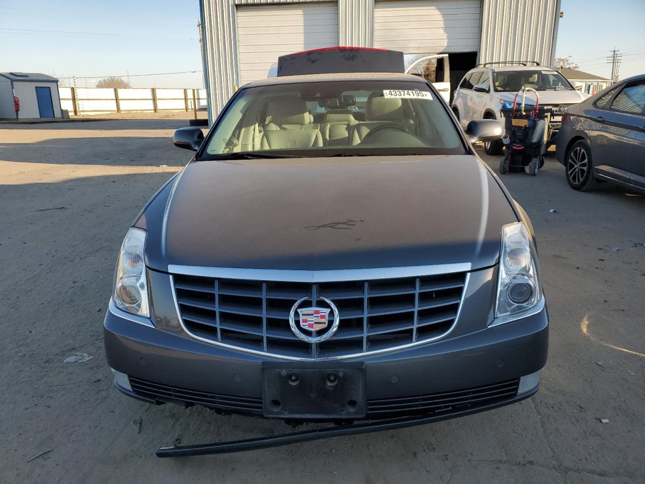 2011 Cadillac DTS - Image 5