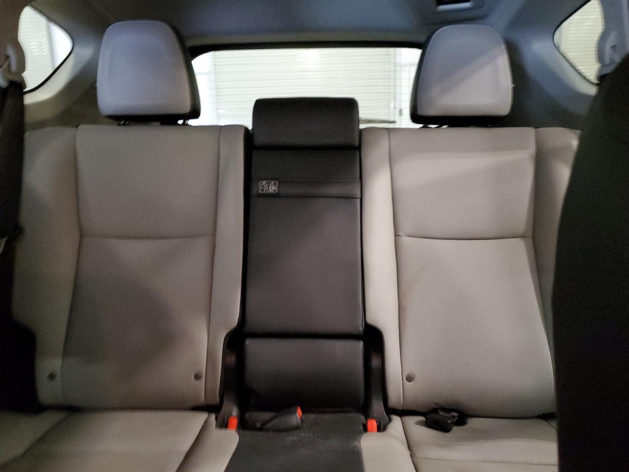 2018 Toyota RAV 4 - Image 10