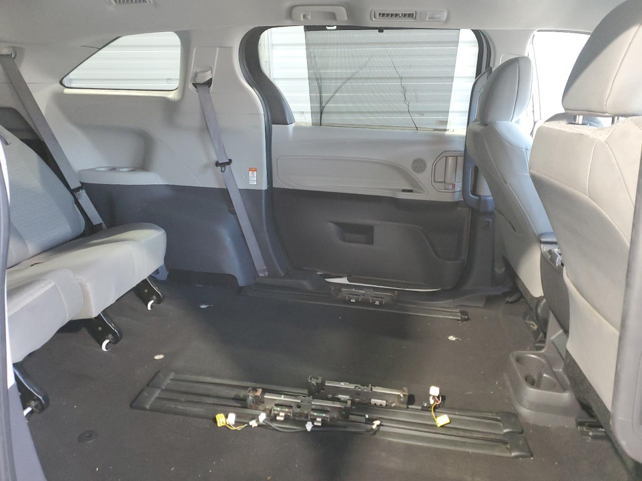 2022 Toyota Sienna - Image 11