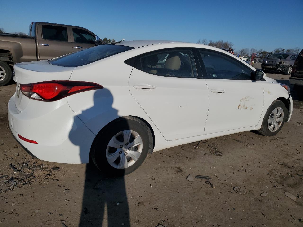 2016 Hyundai Elantra - Image 3
