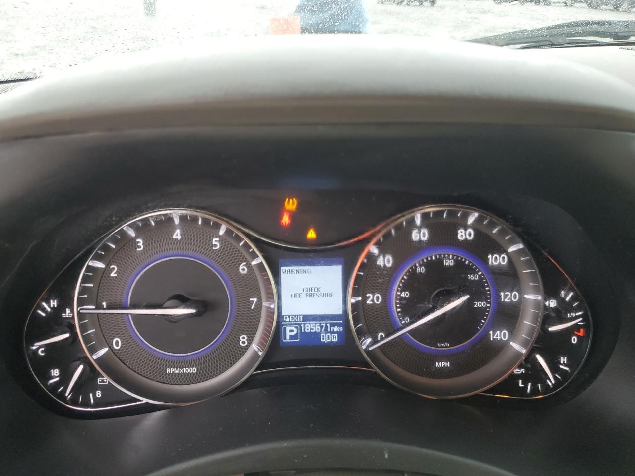 2015 Infiniti QX80 - Image 9