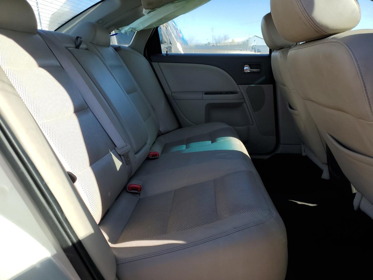 2008 Ford Taurus - Image 10