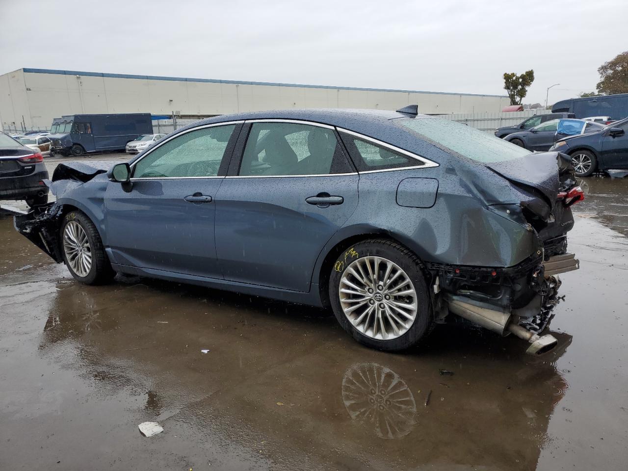 2019 Toyota Avalon - Image 2