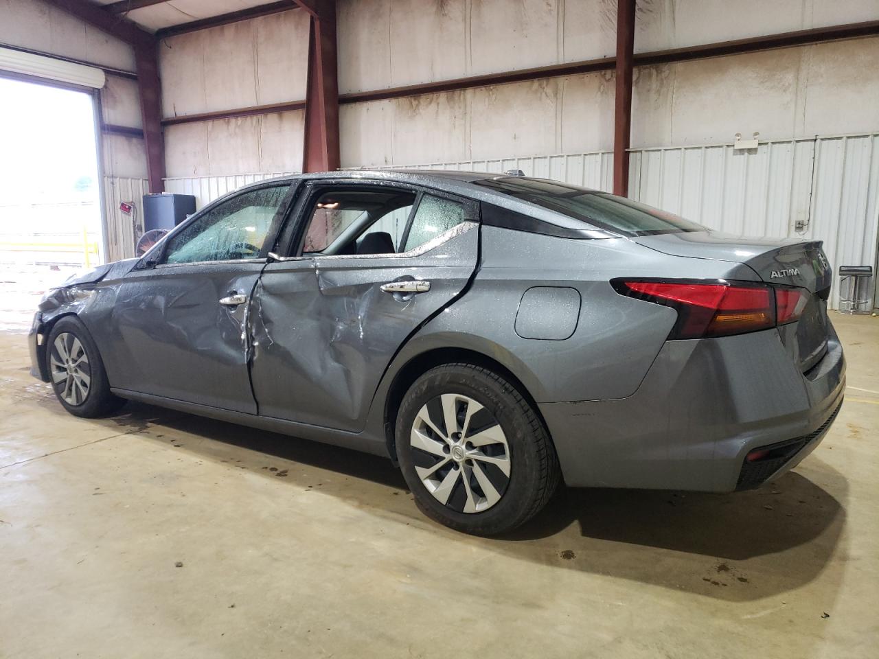 2020 Nissan Altima - Image 2
