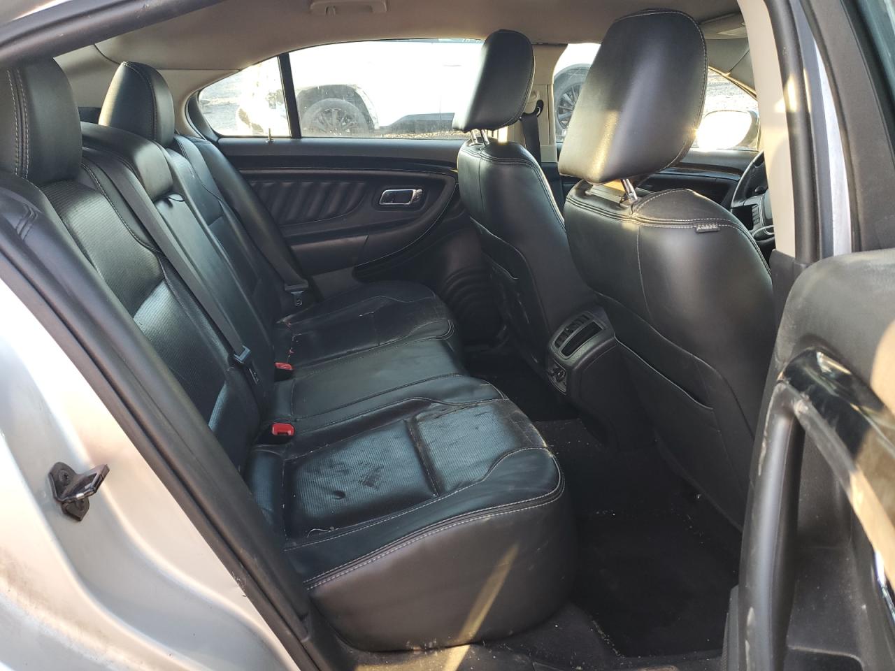 2010 Ford Taurus - Image 10
