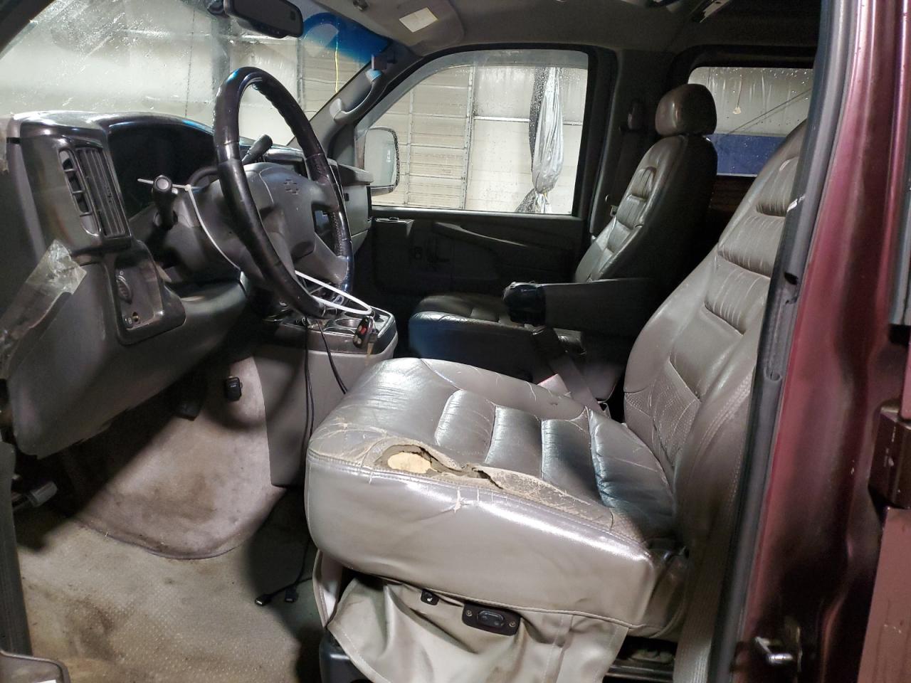 2005 Chevrolet Express - Image 7