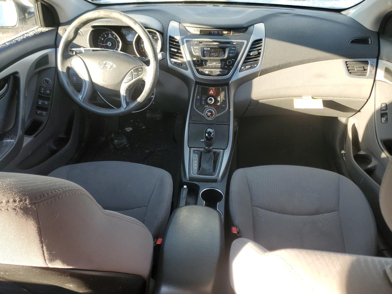 2016 Hyundai Elantra - Image 8
