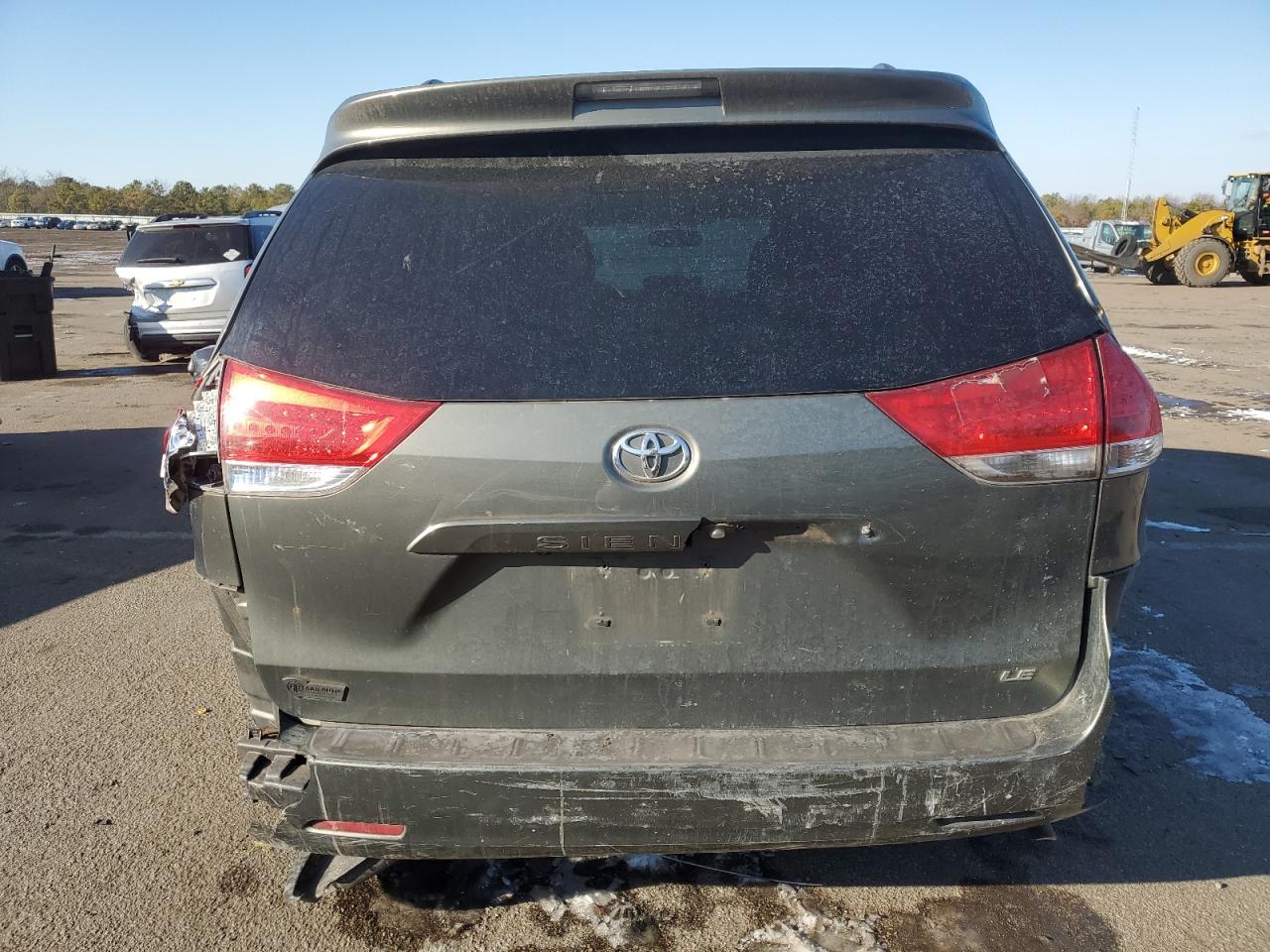 2012 Toyota Sienna - Image 6