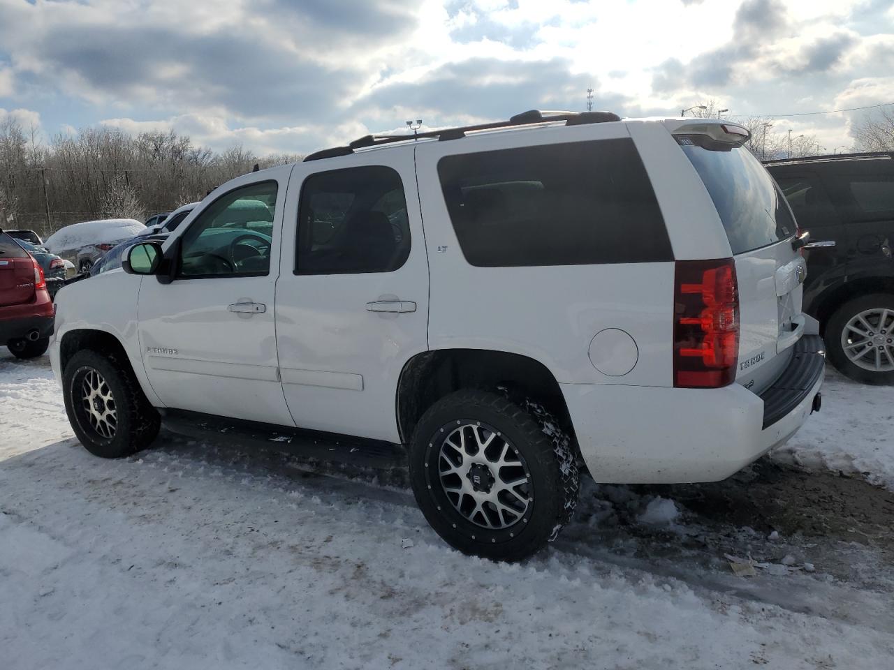 2009 Chevrolet Tahoe - Image 2