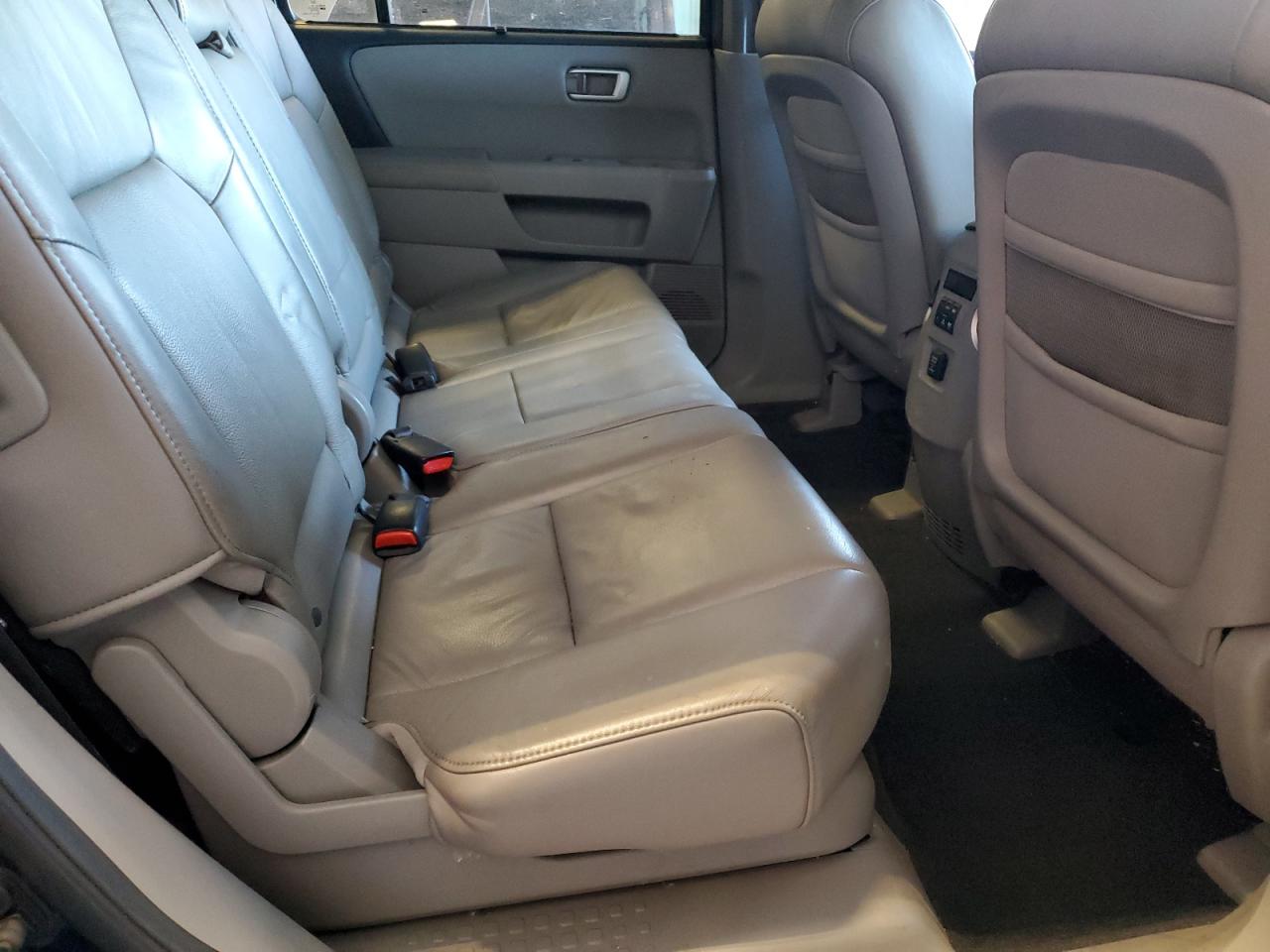 2010 Honda Pilot - Image 11