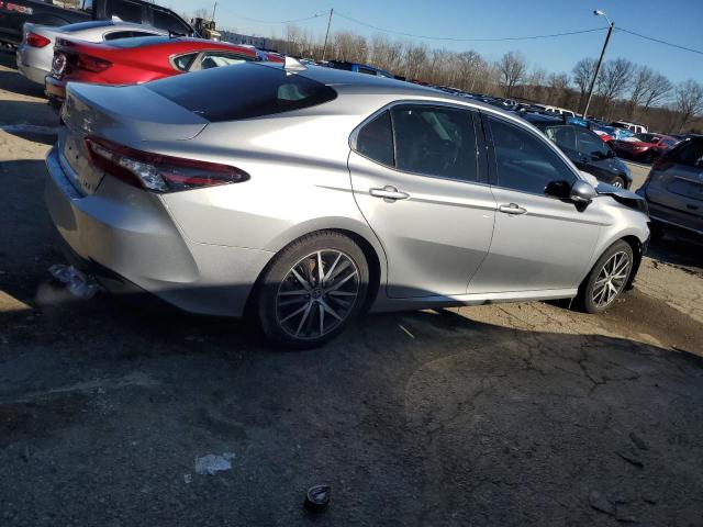  TOYOTA CAMRY 2022 Серебристый