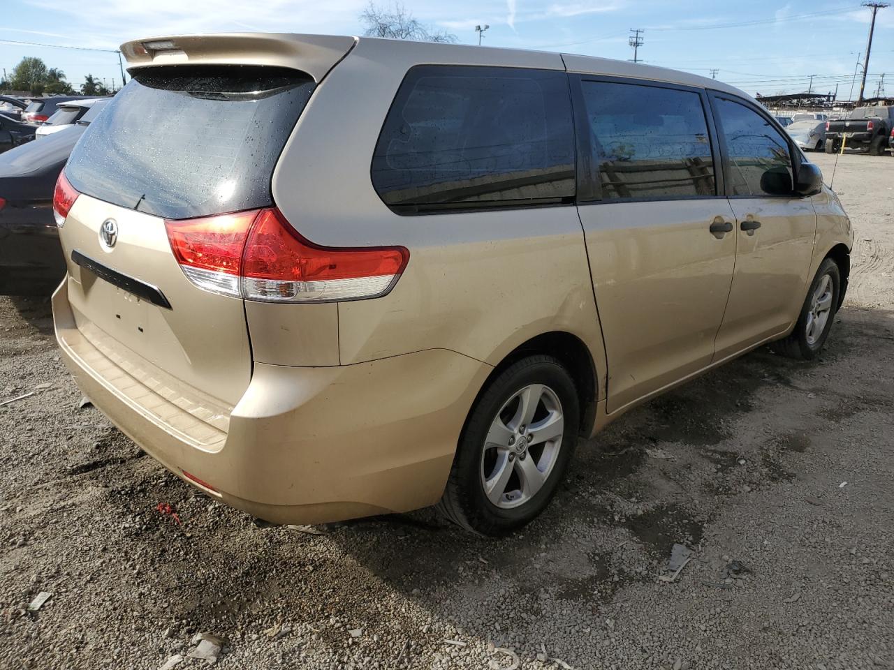 2011 Toyota Sienna - Image 3