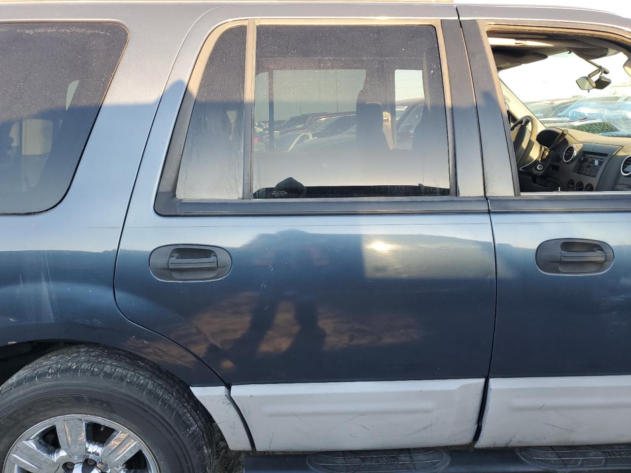 2004 Ford Expedition - Image 11