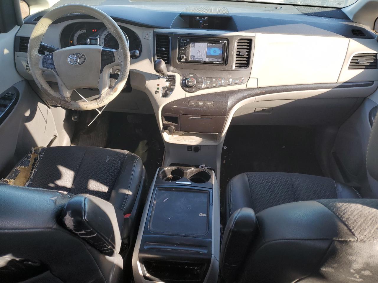 2014 Toyota Sienna - Image 8