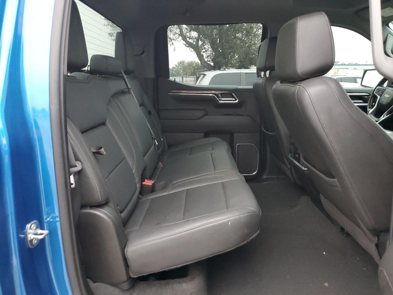 2022 Chevrolet Silverado - Image 11