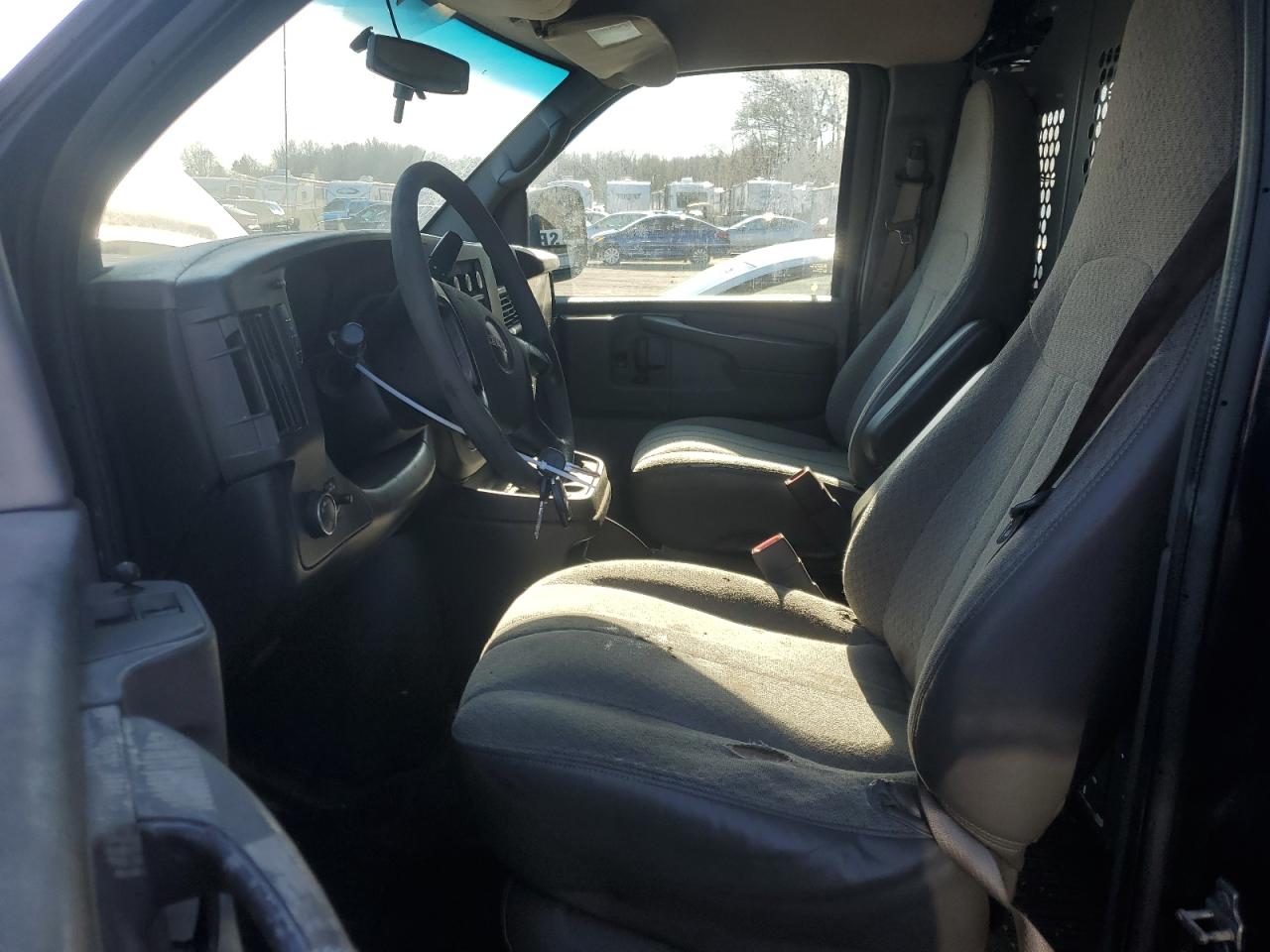 2010 GMC Savana - Image 7