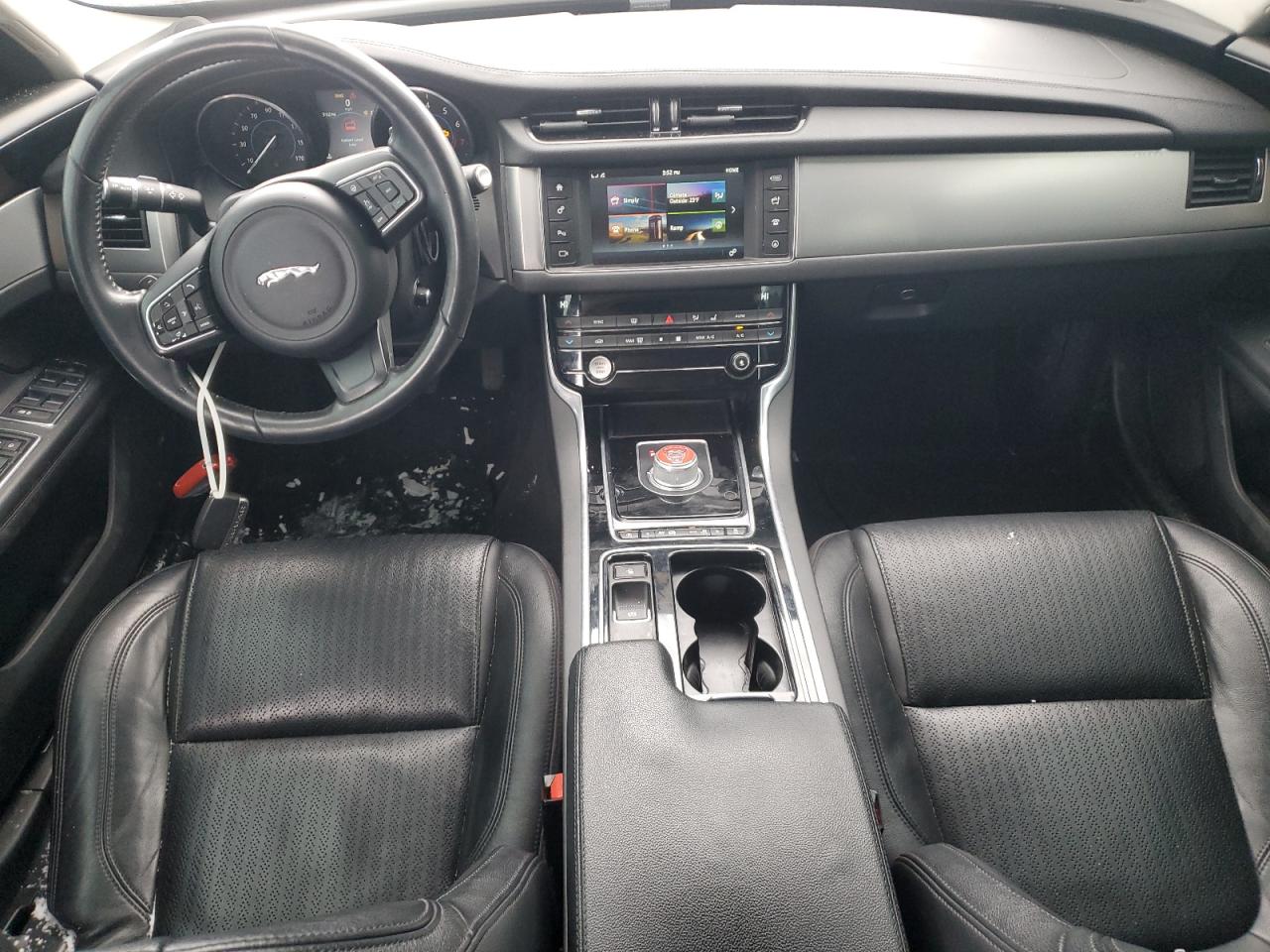 2016 Jaguar XF - Image 8