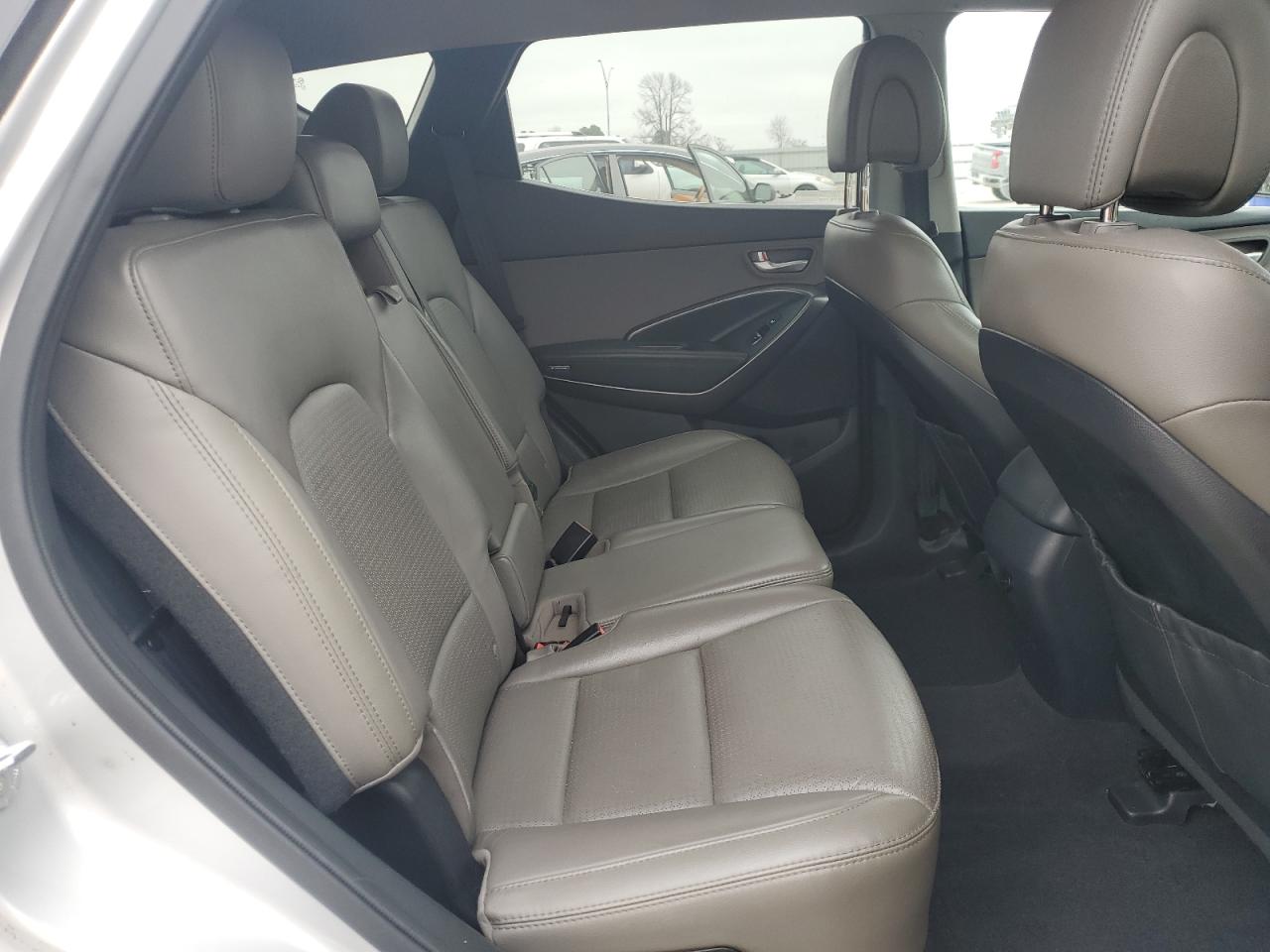 2013 Hyundai Santa Fe - Image 12