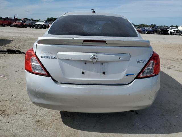  NISSAN VERSA 2014 Srebrny