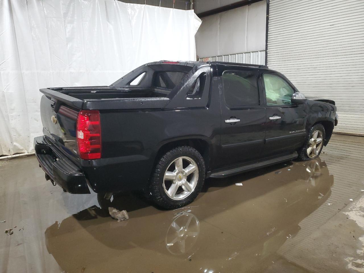 2008 Chevrolet Avalanche - Image 3