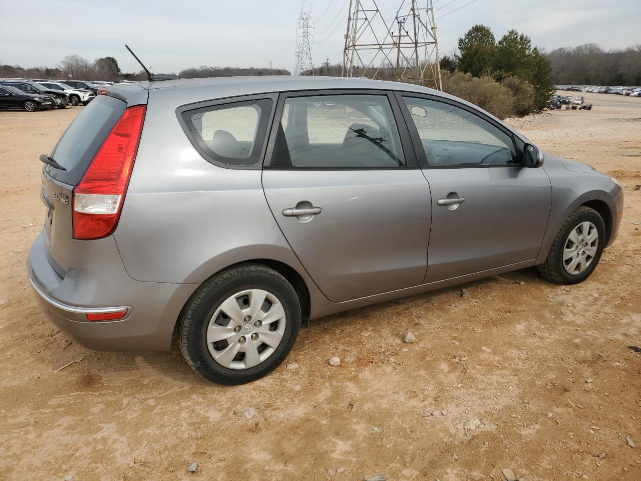 2012 Hyundai Elantra - Image 3