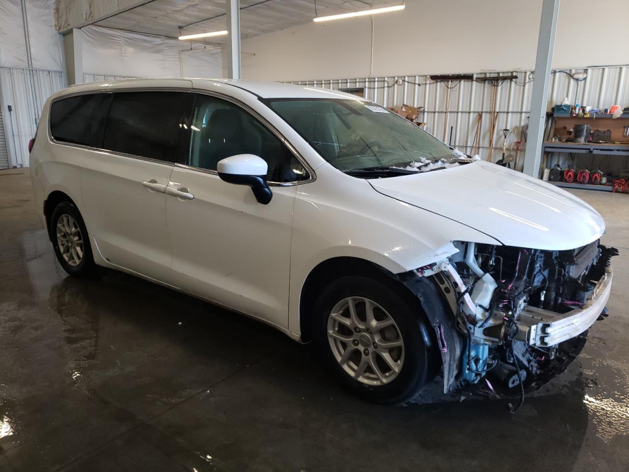 2018 Chrysler Pacifica - Image 4