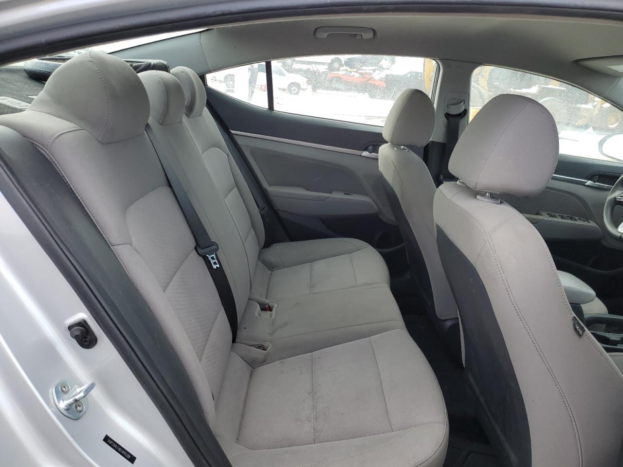 2019 Hyundai Elantra - Image 10