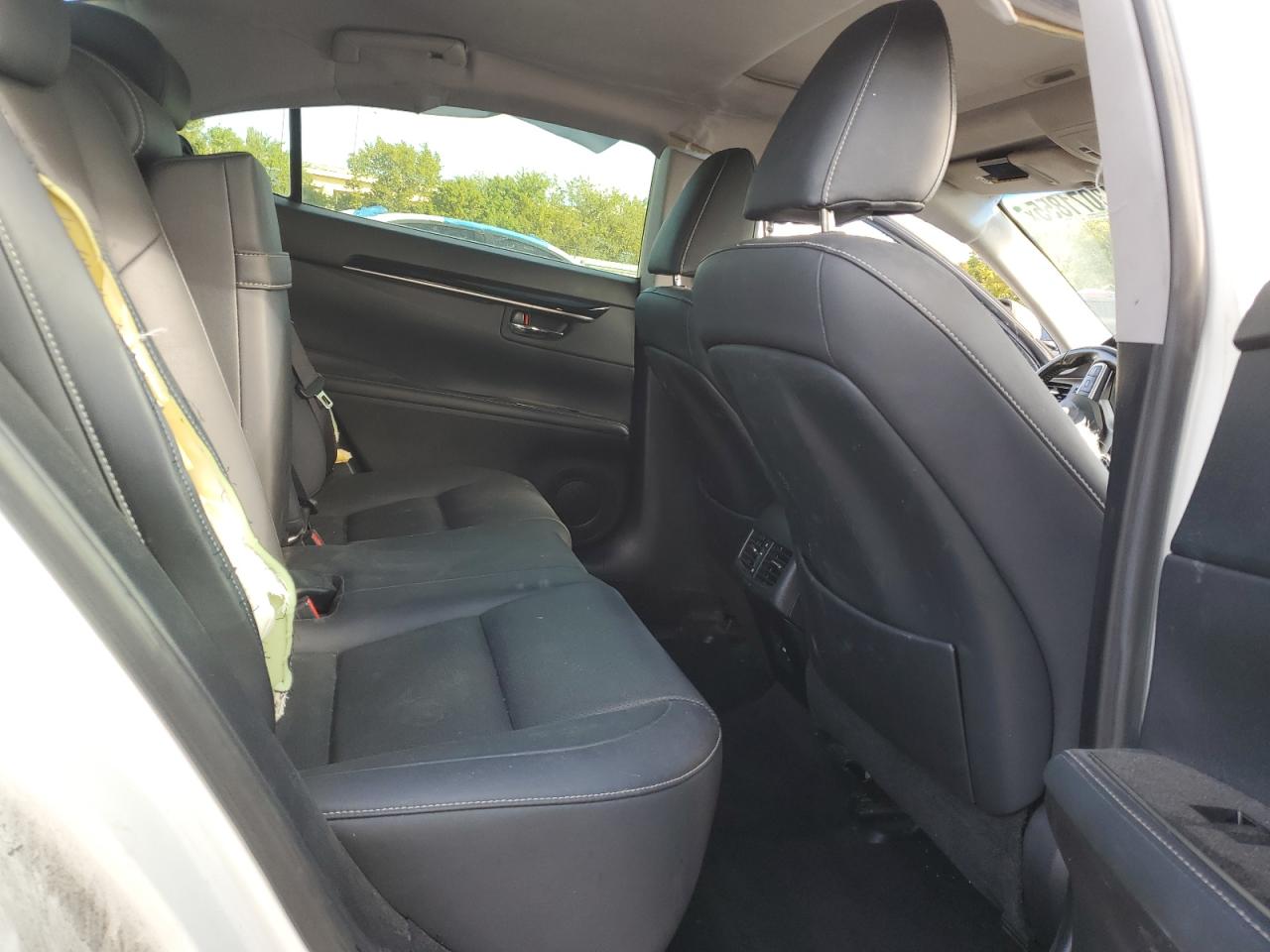 2016 Lexus ES - Image 11