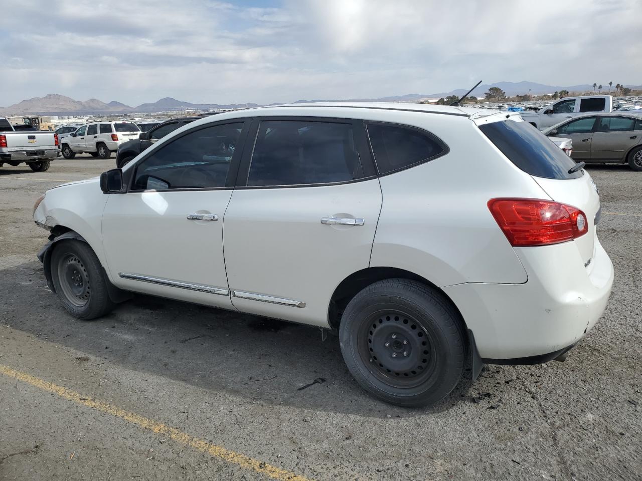 2011 Nissan Rogue - Image 2